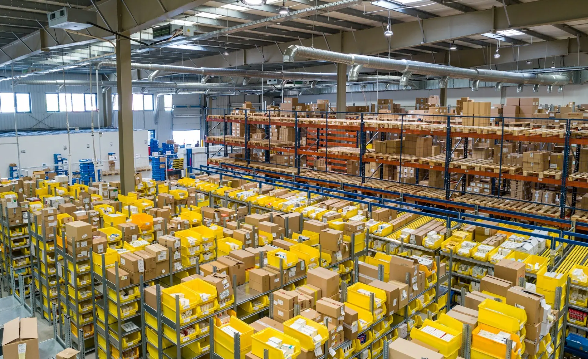 Large warehouse and logistics distribution environment